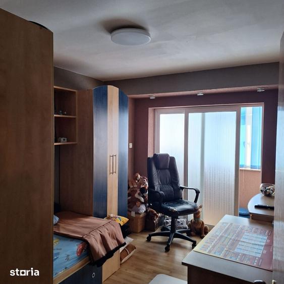 Apartament cu 3 camere decomandat în Găvana