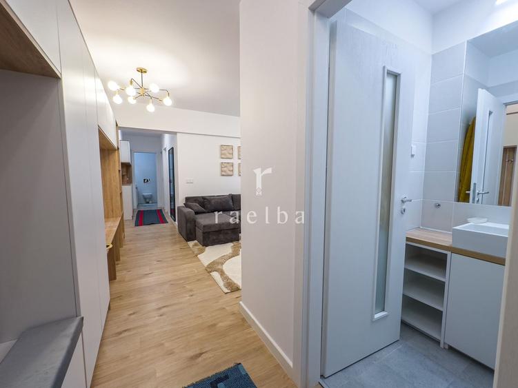 Apartament cu 3 camere semidecomandat, mobilat în Pipera