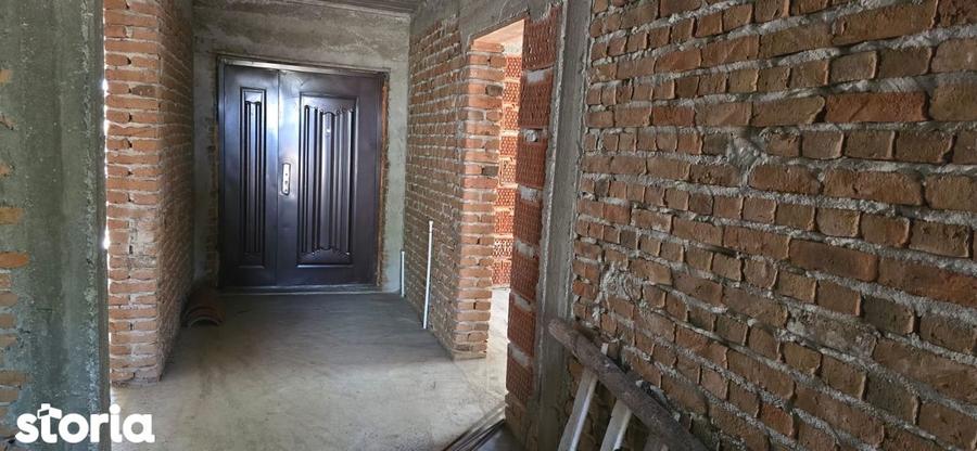 Casă cu 4 camere cu Teren 750 Mp în Nanov