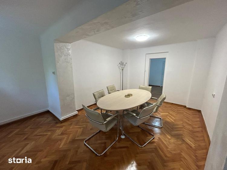 Apartament cu 5 camere în Dămăroaia