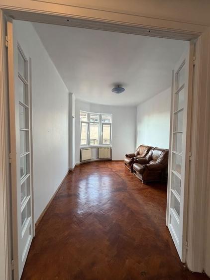 Apartament cu 3 camere semidecomandat în Ultracentral