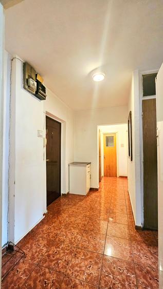 Apartament cu 3 camere semidecomandat, mobilat în Iancului