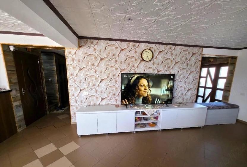 Casă cu 5 camere cu Teren 1000 Mp în Colonia Bod