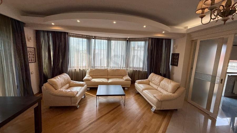 Apartament cu 4 camere decomandat în Herăstrău
