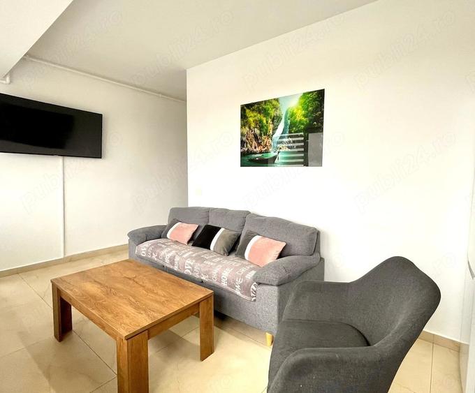 Apartament cu 4 camere decomandat în Central