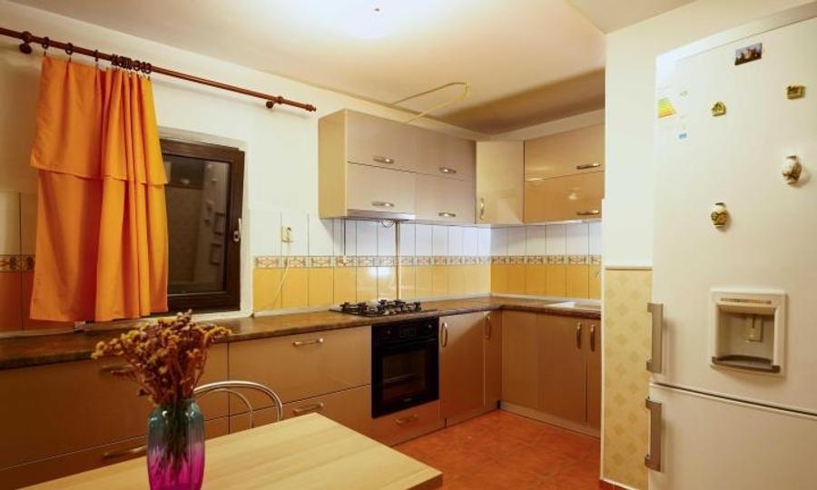 Apartament cu 2 camere semidecomandat, mobilat în Vitan Mall