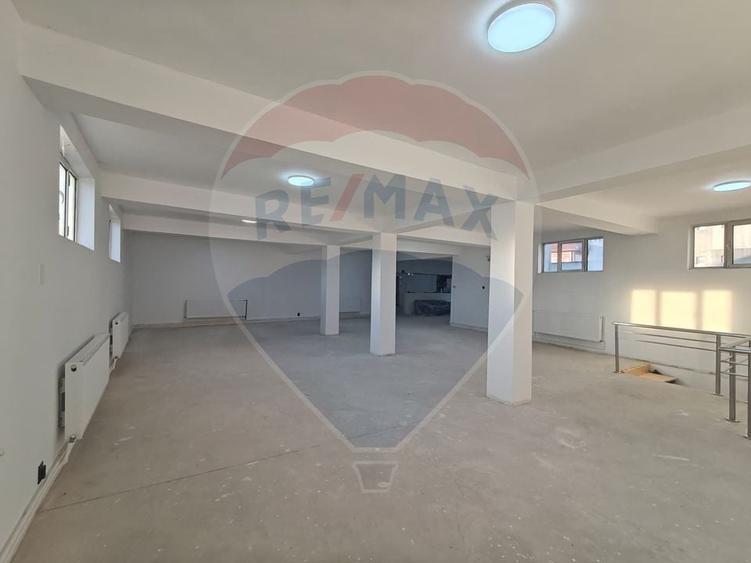 Spațiu comercial, de 535.36999511719 mp, în Central