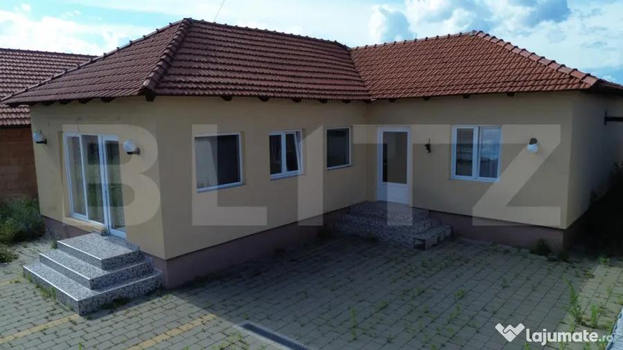 Casă cu 3 camere cu Teren 383 Mp în Petrești