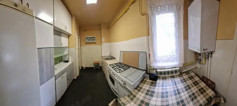 Apartament cu 3 camere semidecomandat în Central