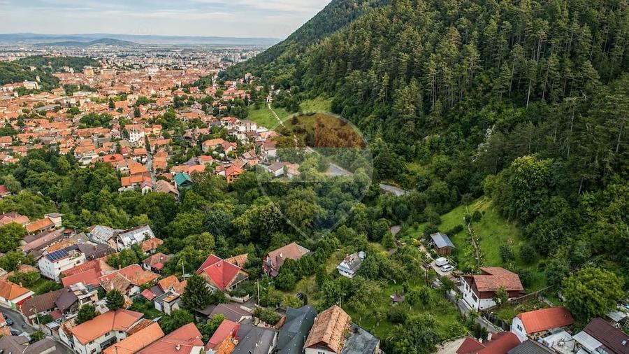Casă cu 3 camere cu Teren 1498 Mp în Schei