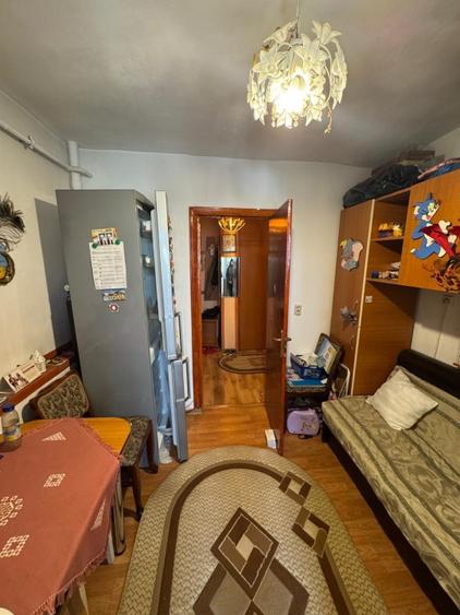 Apartament cu 2 camere decomandat, mobilat în Rovine