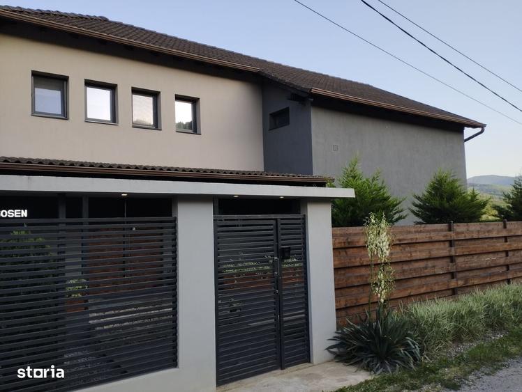 Casă cu 4 camere în Exterior Vest