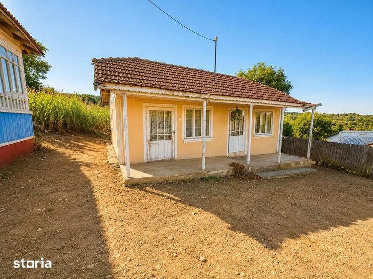 Casă cu 2 camere cu Teren 2700 Mp în Podu Roș