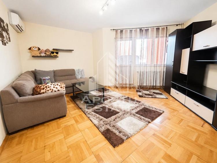 Apartament cu 2 camere semidecomandat, mobilat în Central