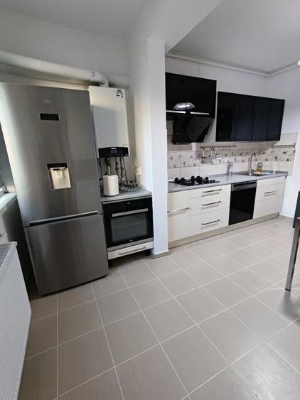 Apartament cu 3 camere semidecomandat în Central