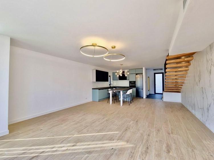 Duplex cu 5 camere cu Teren 220 Mp în Iancu Nicolae