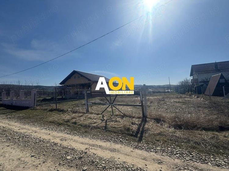 Teren Construcții intravilan de 402 mp, în Oarda
