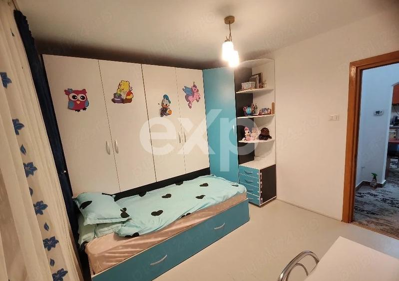 Apartament cu 2 camere semidecomandat, mobilat în Trivale