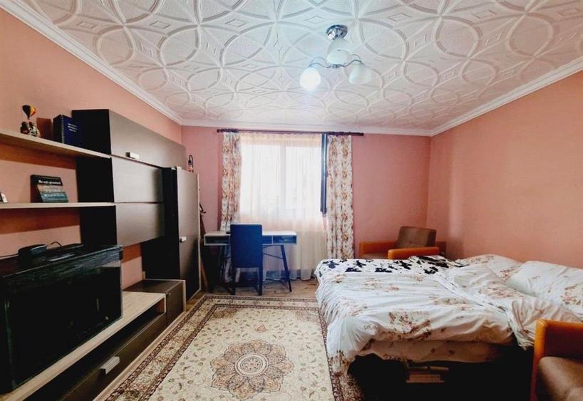 Casă cu 6 camere cu Teren 190 Mp în Ultracentral