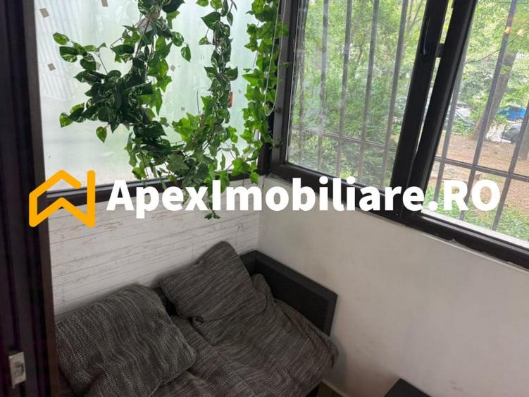 Apartament cu 3 camere decomandat în Titan