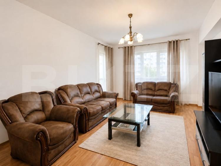Apartament cu 3 camere decomandat, mobilat în Calea București