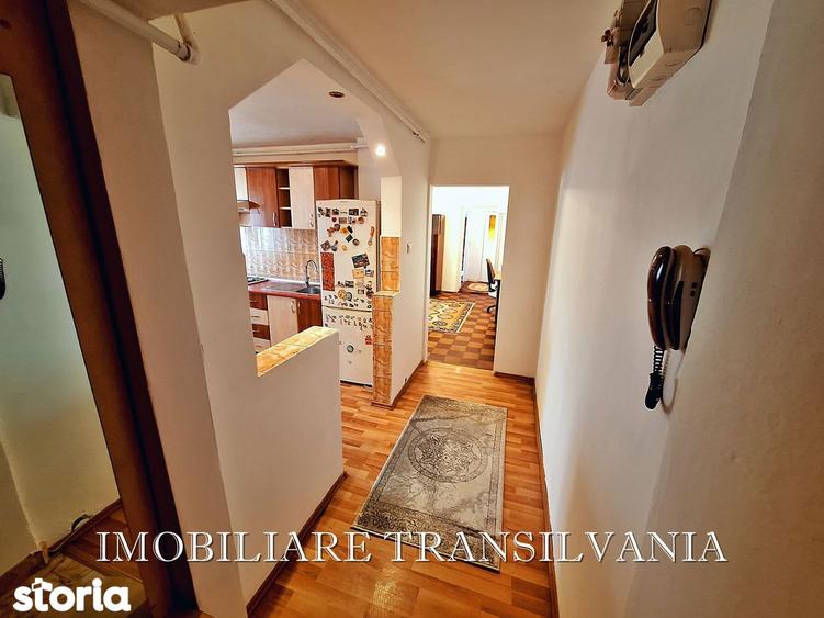 Apartament cu 2 camere semidecomandat în Independenței
