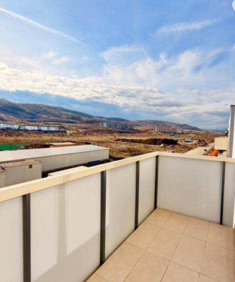 Apartament cu 3 camere decomandat în Florești