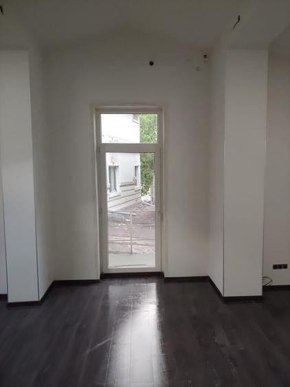 Spațiu comercial, de 300 mp, în Dacia