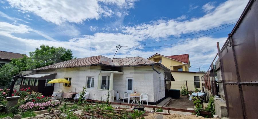 Casă individuală cu 4 camere cu Garaj în Bariera Vâlcii