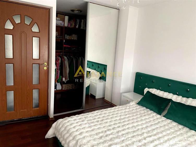 Apartament cu 3 camere decomandat, mobilat în Central