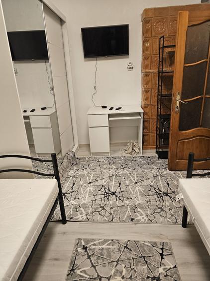 Casă cu 3 camere în Sărărie