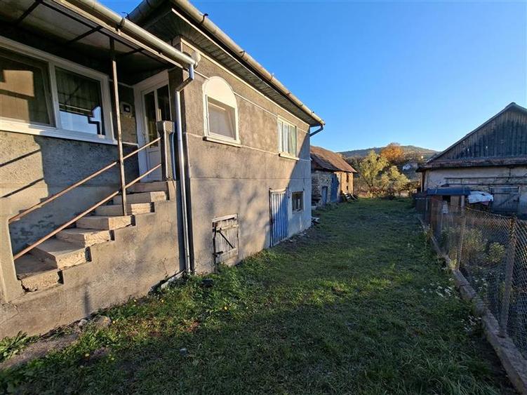 Casă individuală cu 3 camere cu Canalizare în Baciu