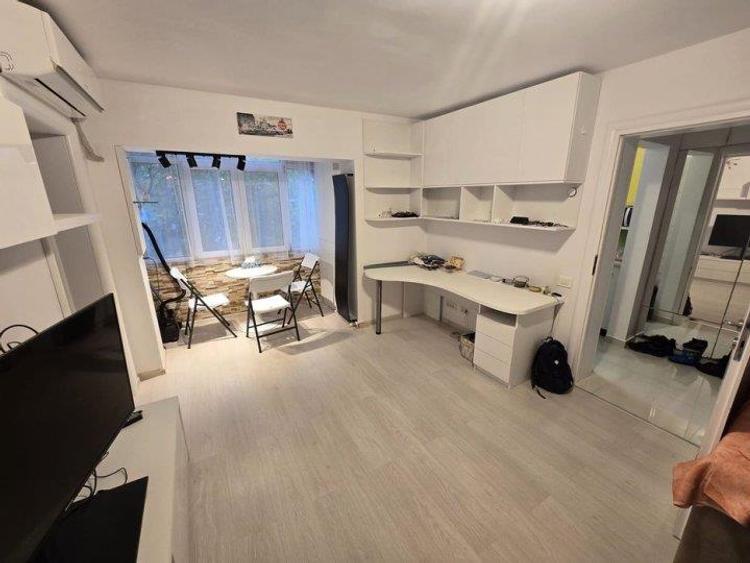 Apartament cu 2 camere semidecomandat, mobilat în Floreasca