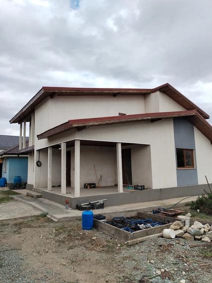 Casă cu 4 camere cu Teren 590 Mp în Lumina