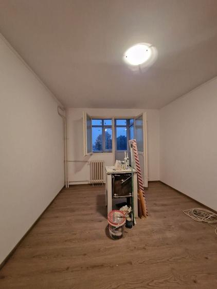 Apartament cu 2 camere semidecomandat în Giurgiului