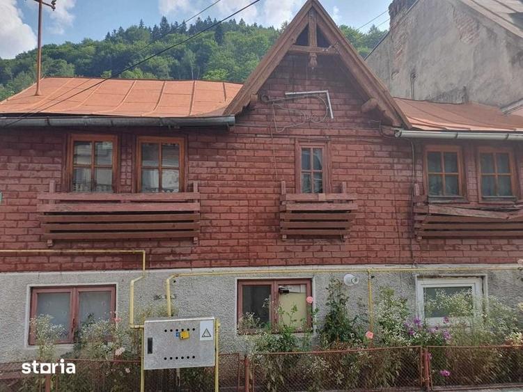 Casă cu 4 camere cu Teren 122 Mp în Central
