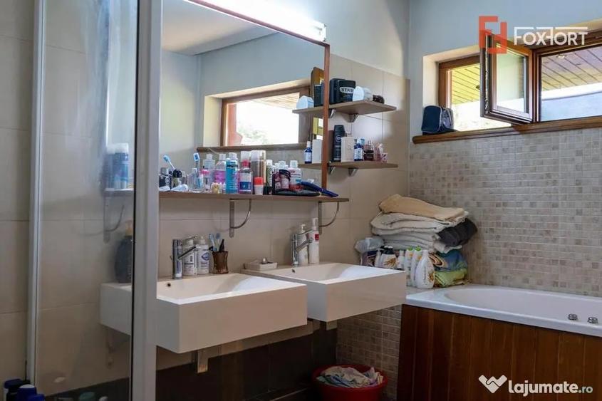 Casă cu 6 camere cu Teren 910 Mp în Crișan