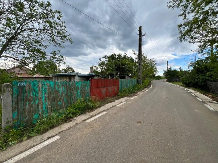 Casă individuală cu 4 camere cu Teren 4430 Mp în Tecucelu Sec