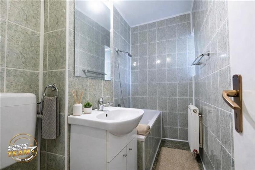 Apartament cu 4 camere decomandat în Sud