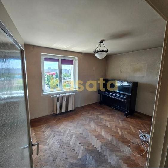 Apartament cu 3 camere decomandat în Barbu Văcărescu