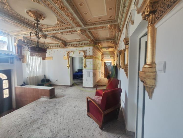 Casă individuală cu 10 camere cu Canalizare în Bariera Vâlcii