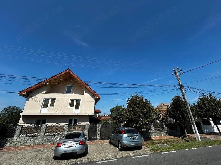 Casă cu 12 camere cu Teren 770 Mp în Central