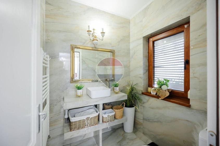 Casă individuală cu 4 camere cu Teren 250 Mp în Paleu