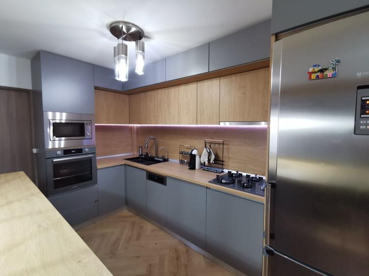 Apartament cu 4 camere decomandat în Ultracentral