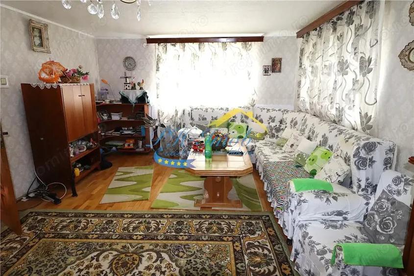Casă cu Teren 3043 Mp în Provița de Sus