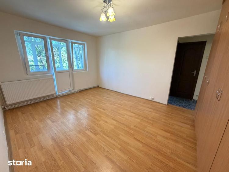 Apartament cu 2 camere semidecomandat în Mircea cel Bătrân