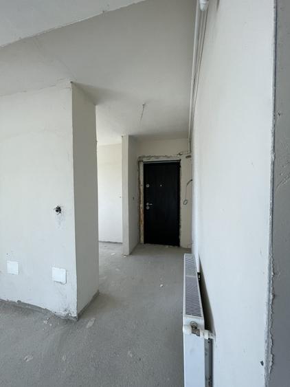 Apartament cu 3 camere semidecomandat în Florești