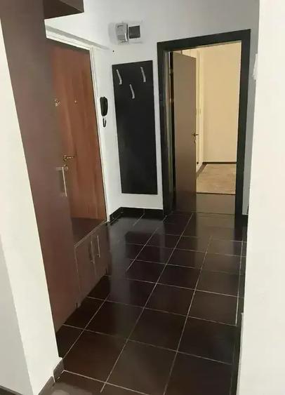 Apartament cu 3 camere decomandat, mobilat în Berceni