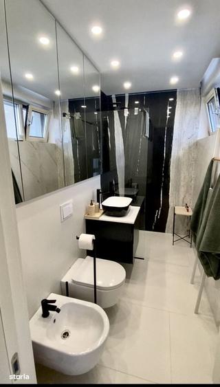 Apartament cu 3 camere semidecomandat în Ciupercenii Noi