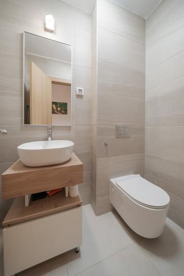 Apartament cu 3 camere decomandat, mobilat în P-ta Presei Libere